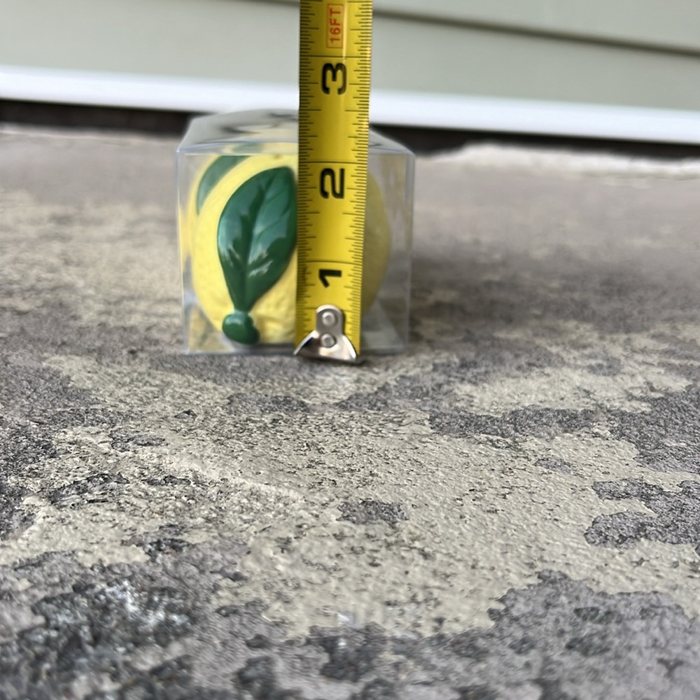 New lemon salt and pepper shakers - Picture 10 of 10